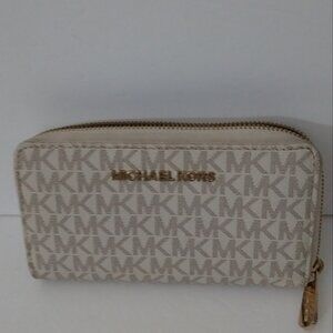 Michael Kors Small Jet Set Monogram Vanilla Zip around Wallet